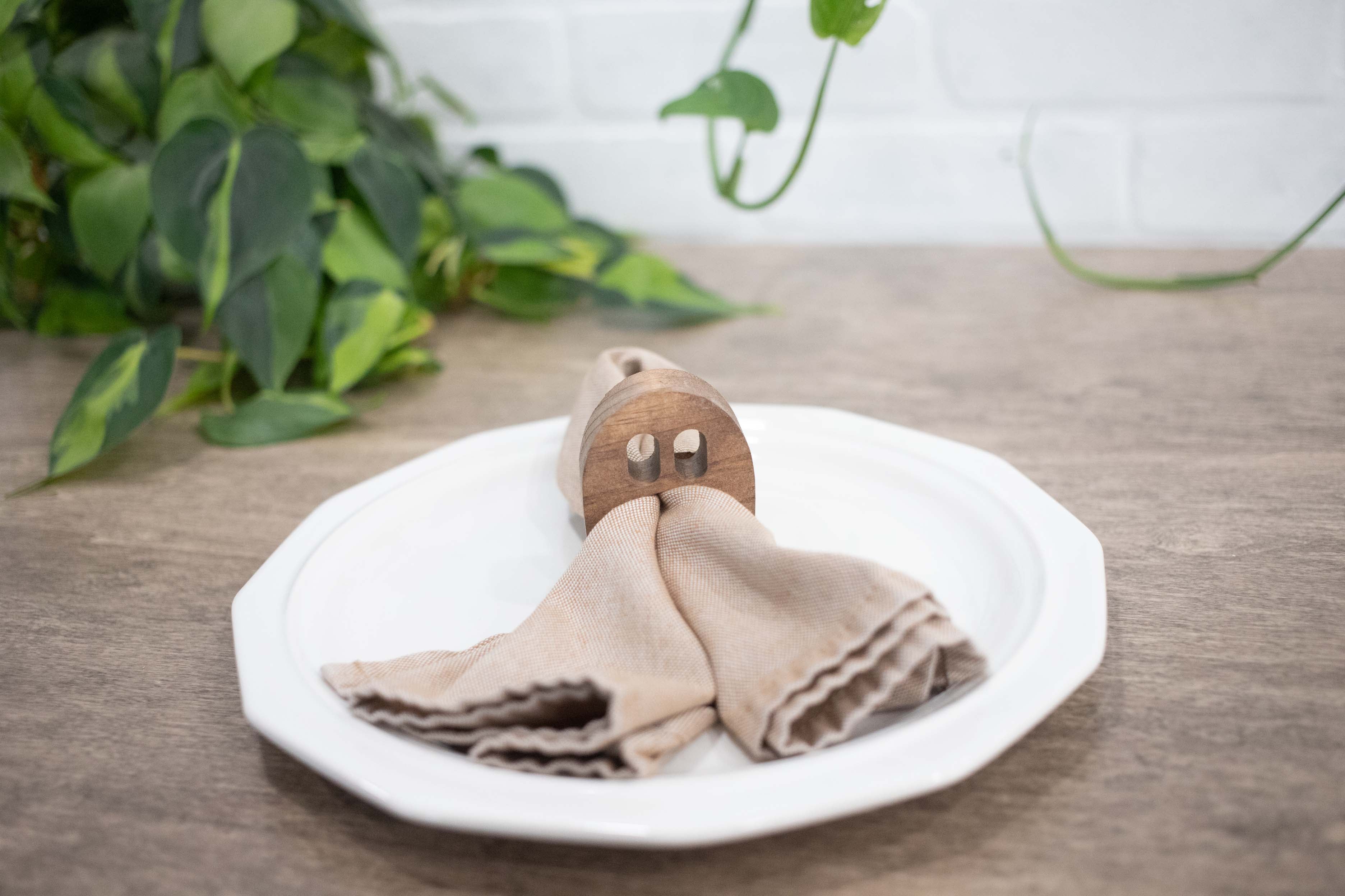Ghost Napkin Rings, Wood Halloween Table Decor, Upright Wood Halloween Ghost  Napkin Ring